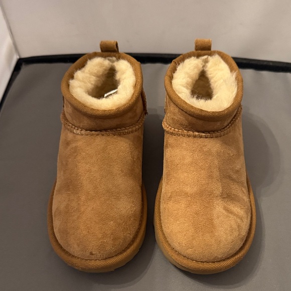 UGG Chestnut Shearling Boots girls size 13 - Picture 1 of 5